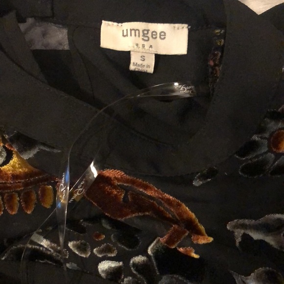 Umgee Black Velvet Burnout Bell Sleeve Blouse - Picture 6 of 8